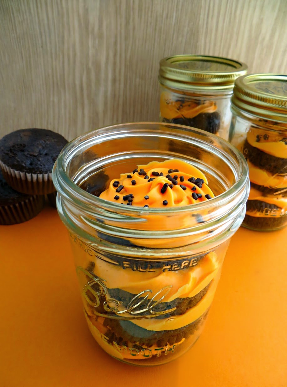 Halloween Cupcakes in a Jar [Easy Halloween Dessert Recipe]