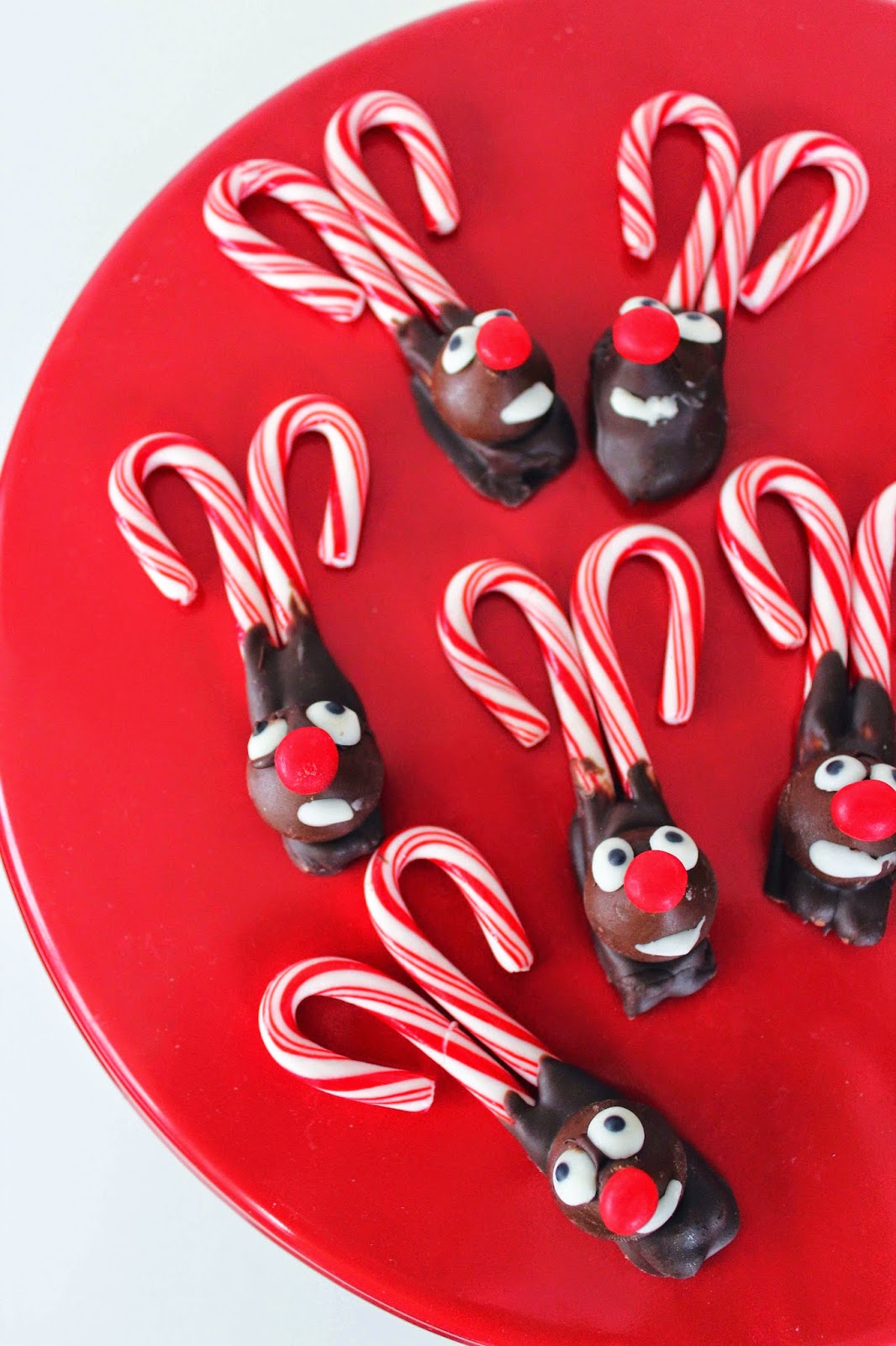 Fun and Easy Candy Cane Reindeer Christmas Recipe