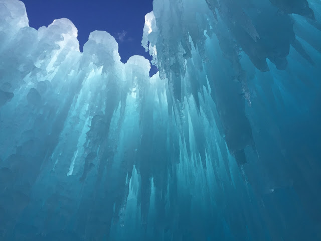 Ice-Castles-in-New-Hampshire