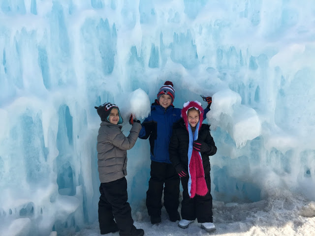 Ice-Castles-in-New-Hampshire