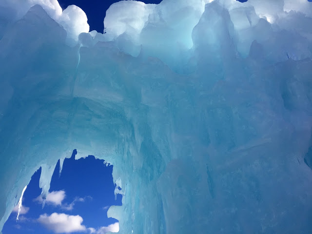Ice-Castles-in-New-Hampshire