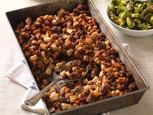 beef-sausage-stuffing-with-apples-cranberries_horizontal_pwm
