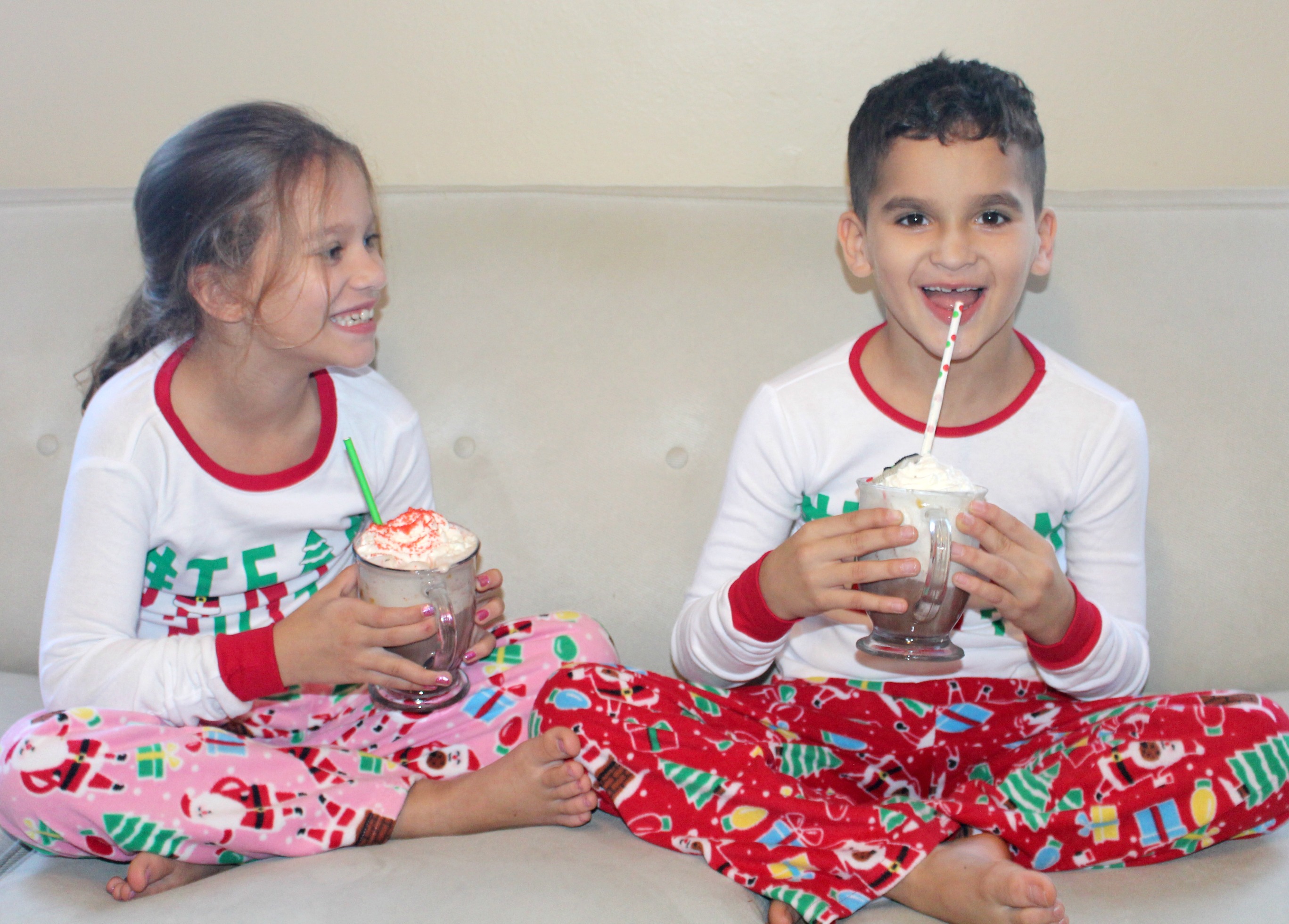 Hot Chocolate Floats – Holiday Traditions with a Florida Twist!