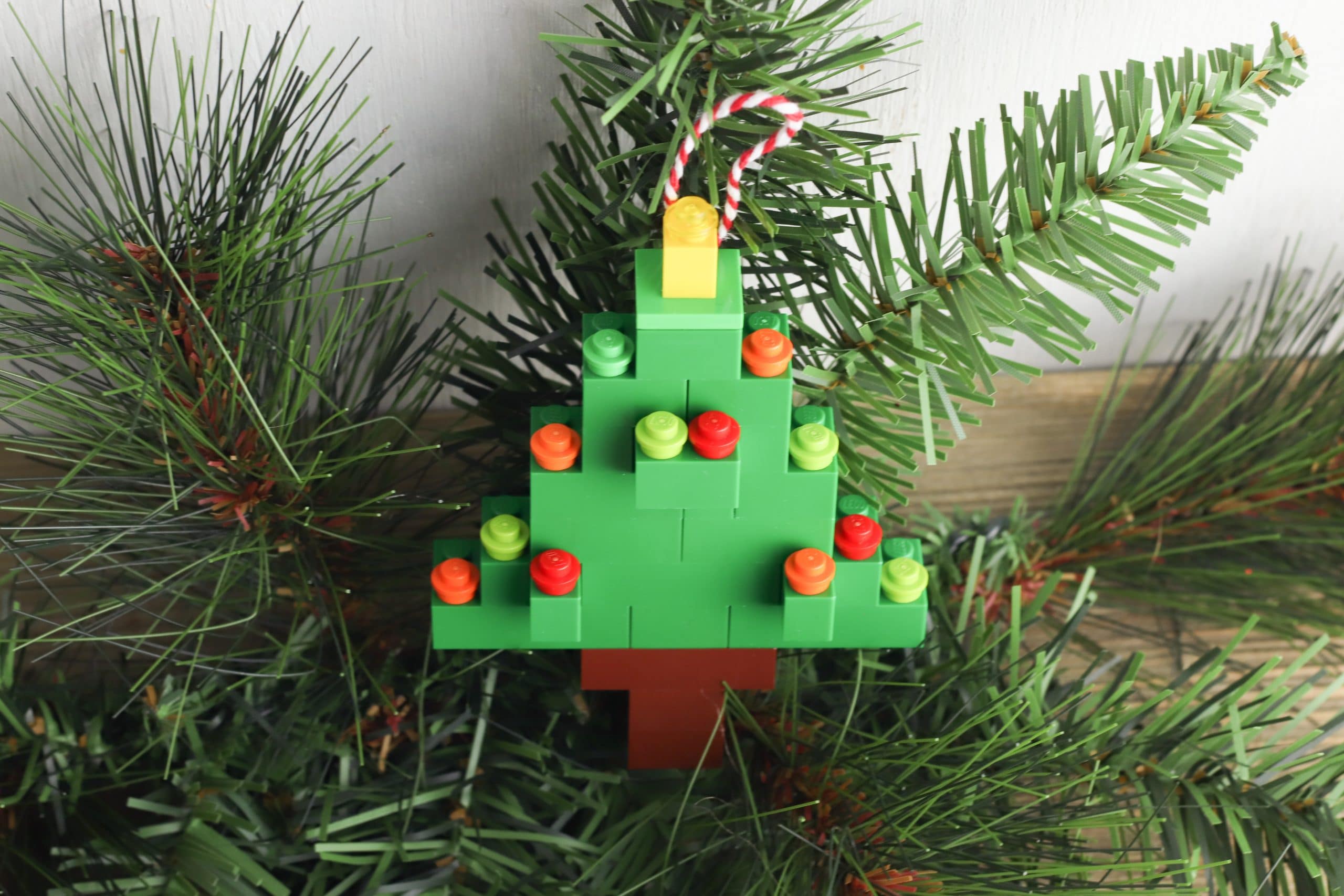 How to Build a LEGO Christmas Tree Ornament