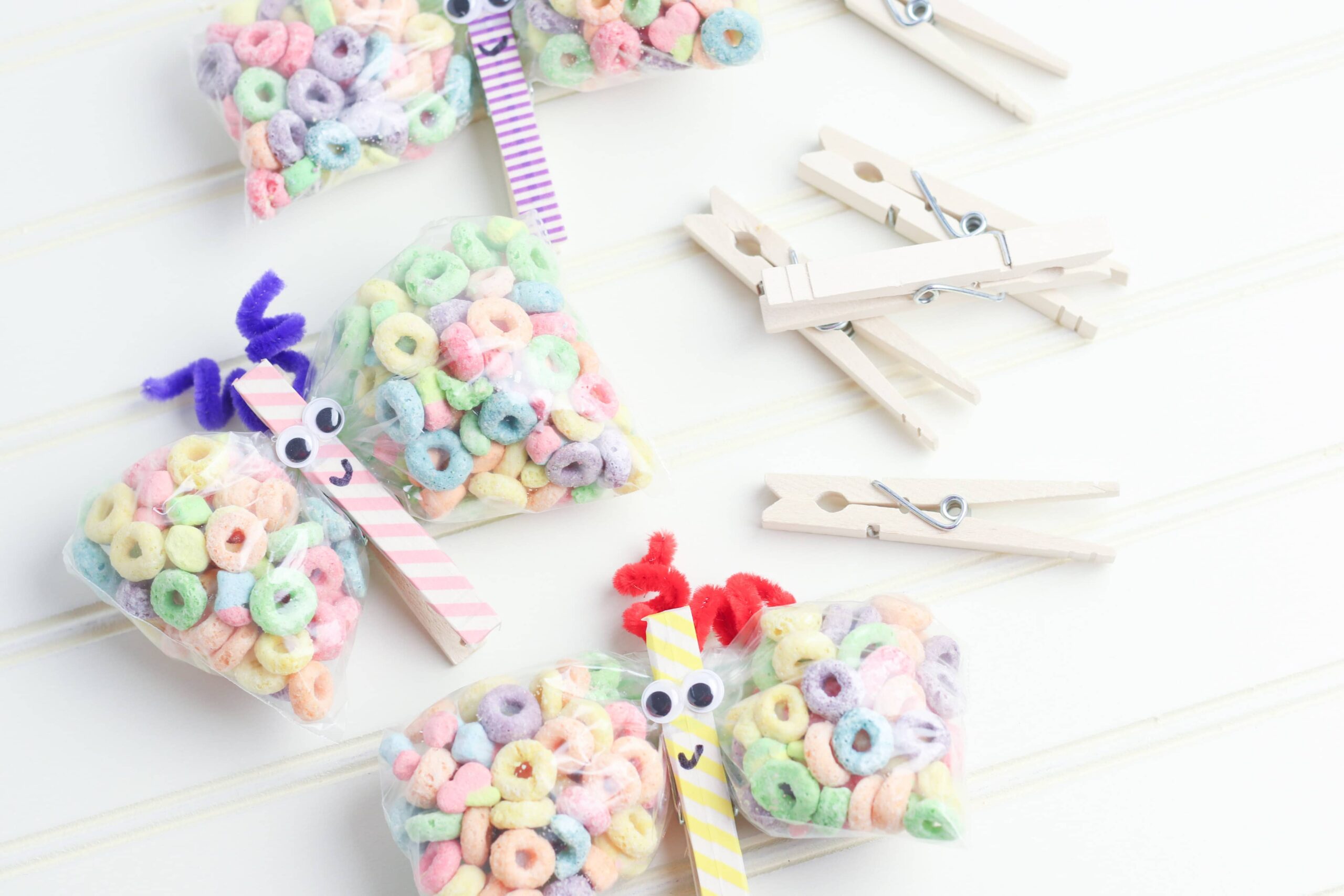 https://mommyhoodlife.com/wp-content/uploads/2021/05/Butterfly-Snack-Bags-DIY-scaled.jpg