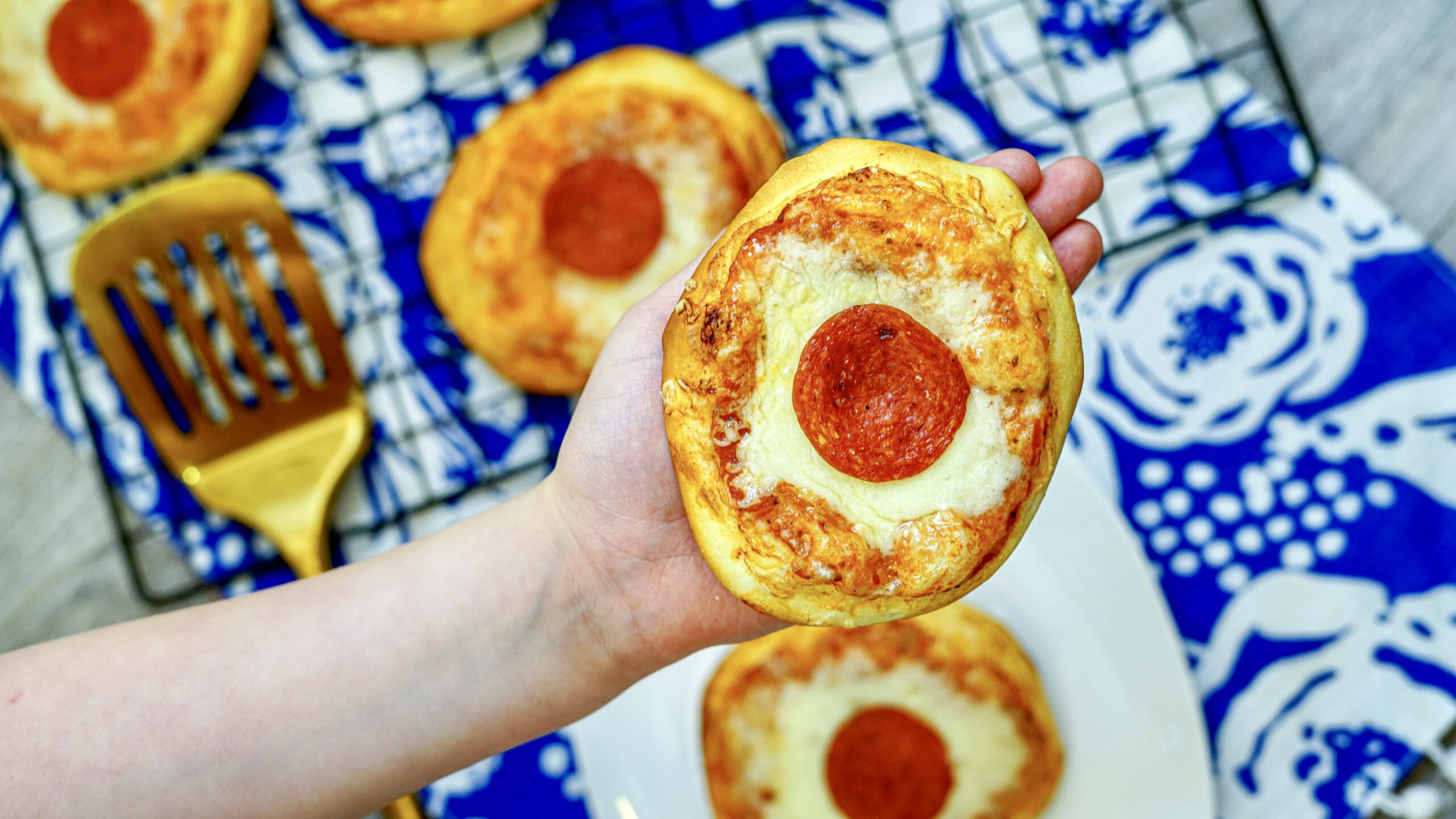 Easy Air Fryer Pepperoni Pizza