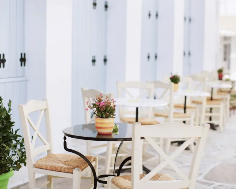 How to Select the Right Type of Tables and Chairs for Your Next Cafe Refurbishment Job